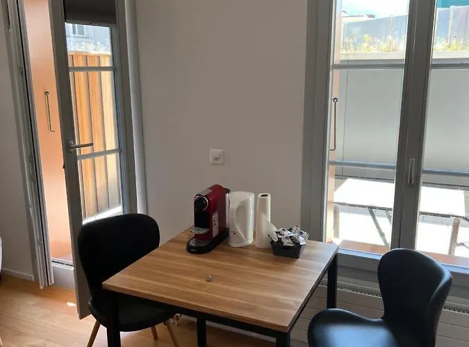 John * אינטרלאקן