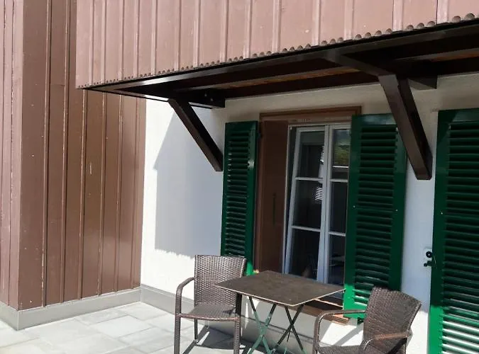 John * אינטרלאקן